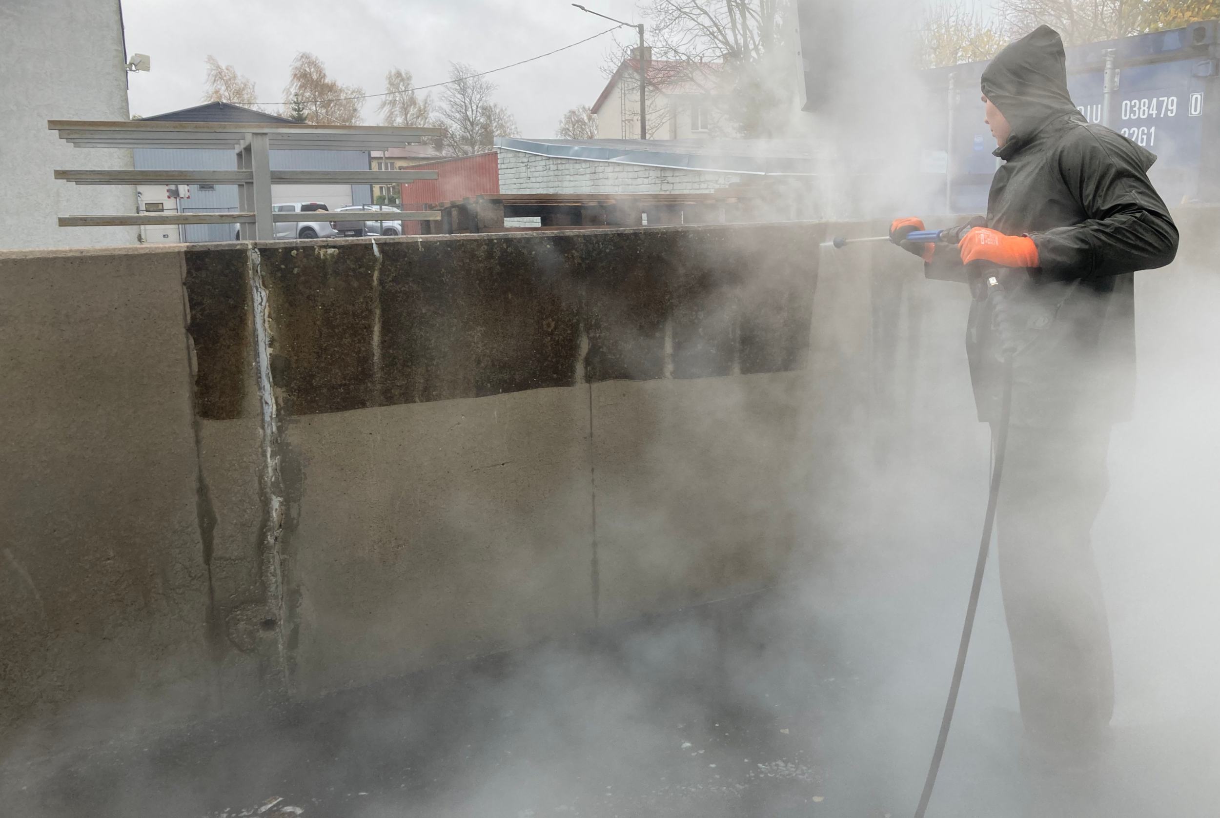 Betoonpindade kuumavee survepesu