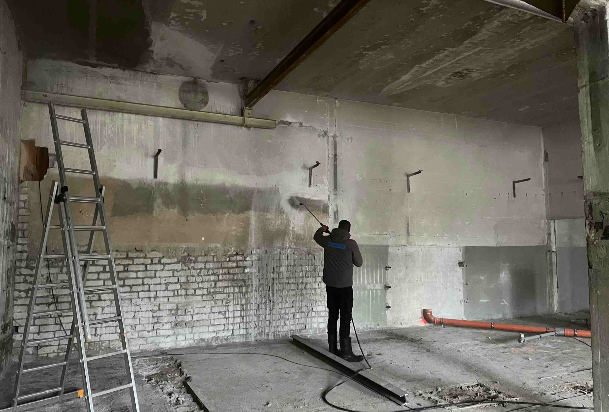 Lubjavärvi eemaldamine seintelt